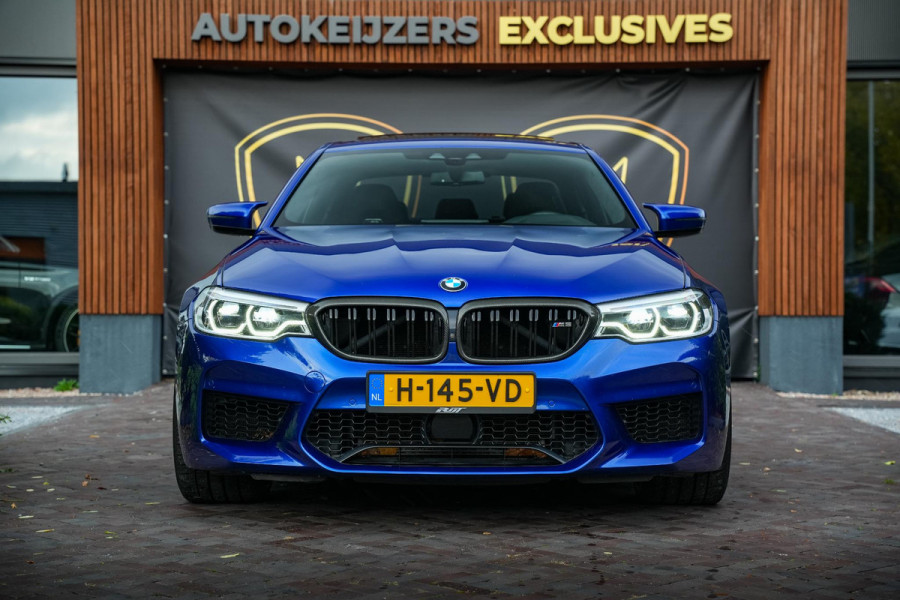 BMW 5 Serie M5 F90 Schuifdak Marina Blue 22'' Vossen Downpipe BMW 5 Serie M5 F90 Schuifdak Marina Blue 22'' Vossen Downpipe