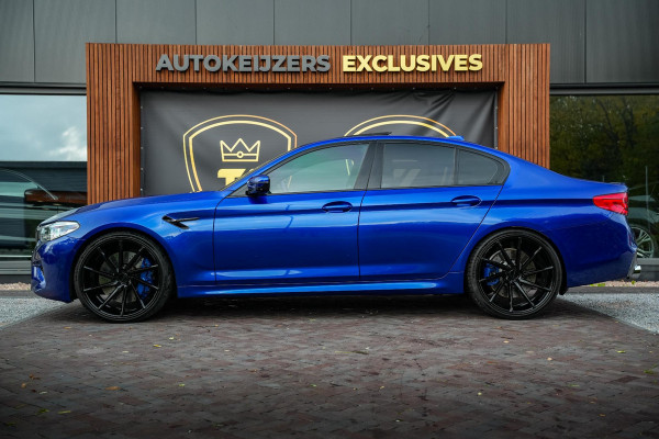 BMW 5 Serie M5 F90 Schuifdak Marina Blue 22'' Vossen Downpipe BMW 5 Serie M5 F90 Schuifdak Marina Blue 22'' Vossen Downpipe