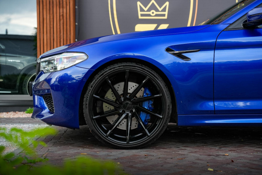 BMW 5 Serie M5 F90 Schuifdak Marina Blue 22'' Vossen Downpipe BMW 5 Serie M5 F90 Schuifdak Marina Blue 22'' Vossen Downpipe