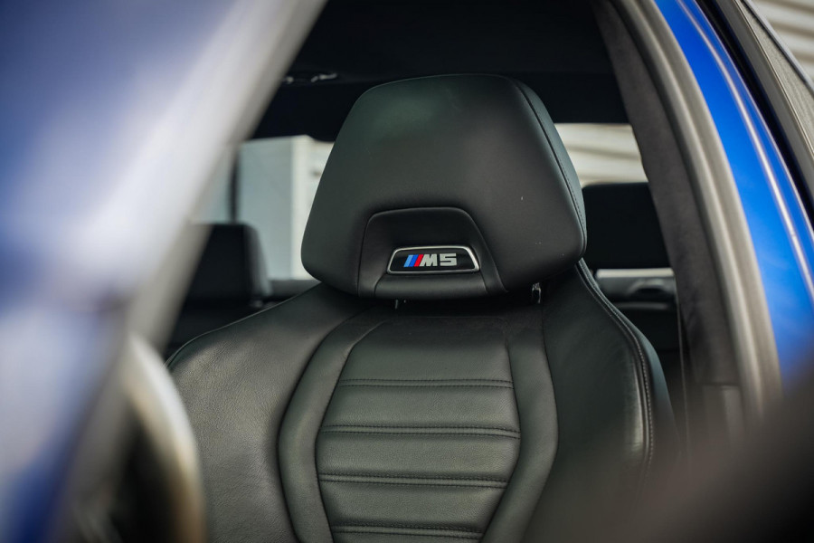 BMW 5 Serie M5 F90 Schuifdak Marina Blue 22'' Vossen Downpipe BMW 5 Serie M5 F90 Schuifdak Marina Blue 22'' Vossen Downpipe