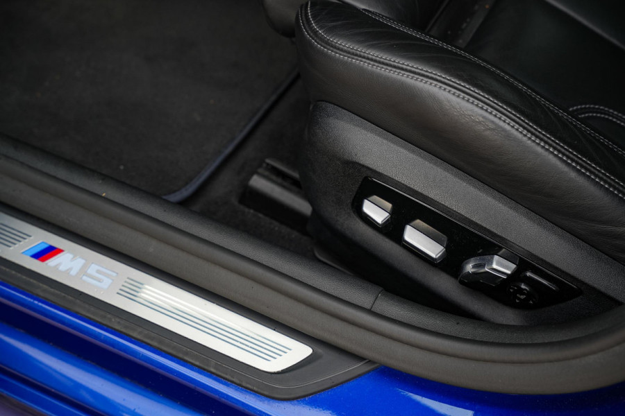 BMW 5 Serie M5 F90 Schuifdak Marina Blue 22'' Vossen Downpipe BMW 5 Serie M5 F90 Schuifdak Marina Blue 22'' Vossen Downpipe