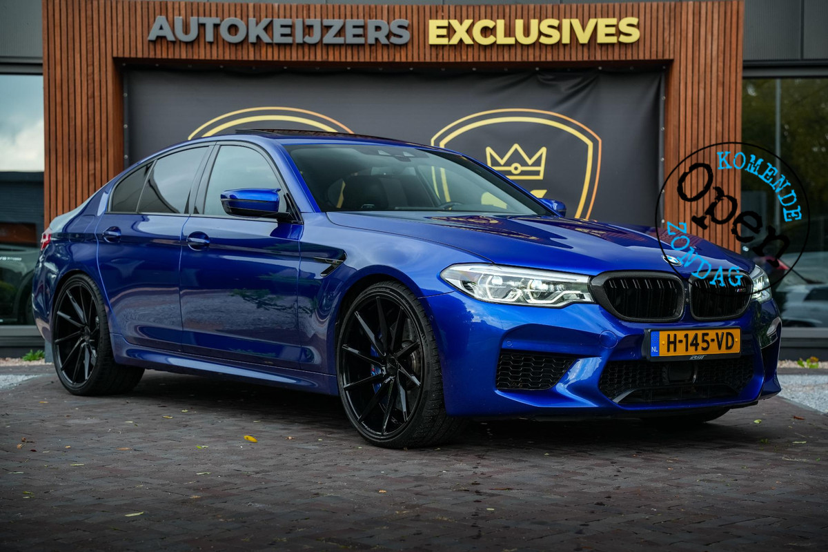 BMW 5 Serie M5 F90 Schuifdak Marina Blue 22'' Vossen Downpipe BMW 5 Serie M5 F90 Schuifdak Marina Blue 22'' Vossen Downpipe