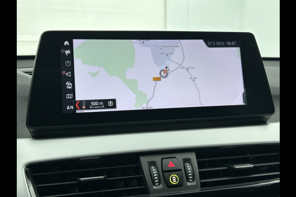 BMW X1 SDrive18i Executive Edition (GROOT-NAVIGATIE, CARPLAY, CAMERA, HEAD-UP, CLIMA, 1e EIGENAAR, GOED ONDERHOUDEN) BMW X1 SDrive18i Executive Edition (GROOT-NAVIGATIE, CARPLAY, CAMERA, HEAD-UP, CLIMA, 1e EIGENAAR, GOED ONDERHOUDEN)