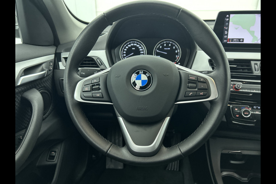 BMW X1 SDrive18i Executive Edition (GROOT-NAVIGATIE, CARPLAY, CAMERA, HEAD-UP, CLIMA, 1e EIGENAAR, GOED ONDERHOUDEN) BMW X1 SDrive18i Executive Edition (GROOT-NAVIGATIE, CARPLAY, CAMERA, HEAD-UP, CLIMA, 1e EIGENAAR, GOED ONDERHOUDEN)