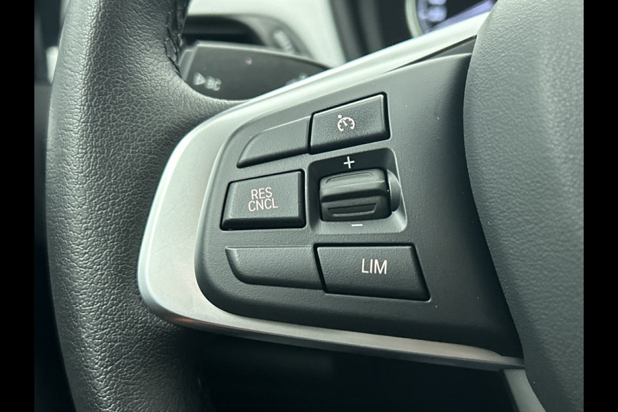 BMW X1 SDrive18i Executive Edition (GROOT-NAVIGATIE, CARPLAY, CAMERA, HEAD-UP, CLIMA, 1e EIGENAAR, GOED ONDERHOUDEN) BMW X1 SDrive18i Executive Edition (GROOT-NAVIGATIE, CARPLAY, CAMERA, HEAD-UP, CLIMA, 1e EIGENAAR, GOED ONDERHOUDEN)