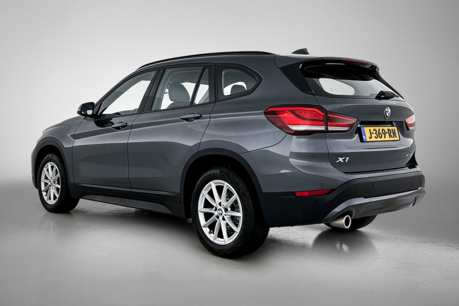 BMW X1 SDrive18i Executive Edition (GROOT-NAVIGATIE, CARPLAY, CAMERA, HEAD-UP, CLIMA, 1e EIGENAAR, GOED ONDERHOUDEN) BMW X1 SDrive18i Executive Edition (GROOT-NAVIGATIE, CARPLAY, CAMERA, HEAD-UP, CLIMA, 1e EIGENAAR, GOED ONDERHOUDEN)