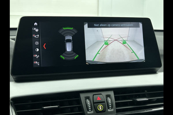 BMW X1 SDrive18i Executive Edition (GROOT-NAVIGATIE, CARPLAY, CAMERA, HEAD-UP, CLIMA, 1e EIGENAAR, GOED ONDERHOUDEN) BMW X1 SDrive18i Executive Edition (GROOT-NAVIGATIE, CARPLAY, CAMERA, HEAD-UP, CLIMA, 1e EIGENAAR, GOED ONDERHOUDEN)