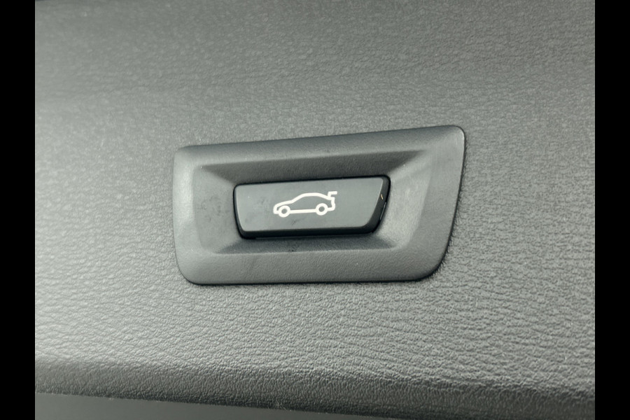 BMW X1 SDrive18i Executive Edition (GROOT-NAVIGATIE, CARPLAY, CAMERA, HEAD-UP, CLIMA, 1e EIGENAAR, GOED ONDERHOUDEN) BMW X1 SDrive18i Executive Edition (GROOT-NAVIGATIE, CARPLAY, CAMERA, HEAD-UP, CLIMA, 1e EIGENAAR, GOED ONDERHOUDEN)