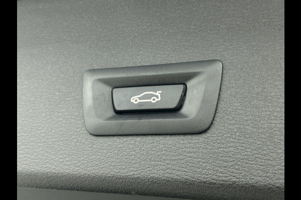 BMW X1 SDrive18i Executive Edition (GROOT-NAVIGATIE, CARPLAY, CAMERA, HEAD-UP, CLIMA, 1e EIGENAAR, GOED ONDERHOUDEN) BMW X1 SDrive18i Executive Edition (GROOT-NAVIGATIE, CARPLAY, CAMERA, HEAD-UP, CLIMA, 1e EIGENAAR, GOED ONDERHOUDEN)