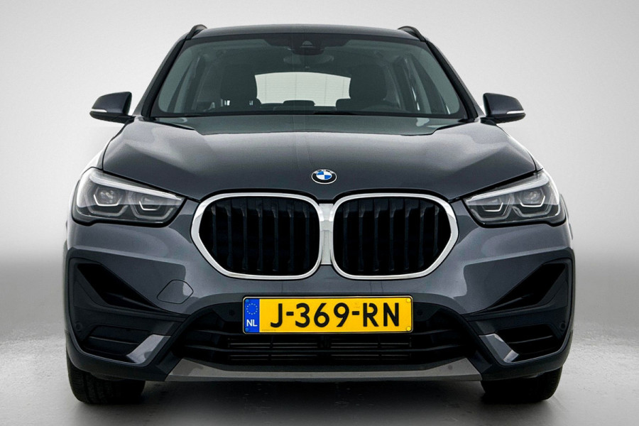 BMW X1 SDrive18i Executive Edition (GROOT-NAVIGATIE, CARPLAY, CAMERA, HEAD-UP, CLIMA, 1e EIGENAAR, GOED ONDERHOUDEN) BMW X1 SDrive18i Executive Edition (GROOT-NAVIGATIE, CARPLAY, CAMERA, HEAD-UP, CLIMA, 1e EIGENAAR, GOED ONDERHOUDEN)