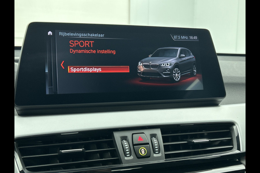 BMW X1 SDrive18i Executive Edition (GROOT-NAVIGATIE, CARPLAY, CAMERA, HEAD-UP, CLIMA, 1e EIGENAAR, GOED ONDERHOUDEN) BMW X1 SDrive18i Executive Edition (GROOT-NAVIGATIE, CARPLAY, CAMERA, HEAD-UP, CLIMA, 1e EIGENAAR, GOED ONDERHOUDEN)
