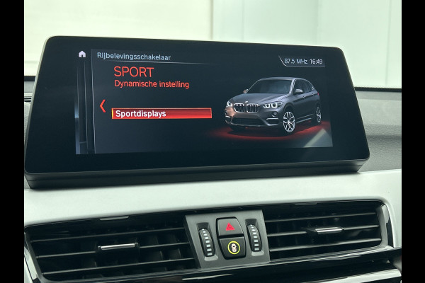 BMW X1 SDrive18i Executive Edition (GROOT-NAVIGATIE, CARPLAY, CAMERA, HEAD-UP, CLIMA, 1e EIGENAAR, GOED ONDERHOUDEN) BMW X1 SDrive18i Executive Edition (GROOT-NAVIGATIE, CARPLAY, CAMERA, HEAD-UP, CLIMA, 1e EIGENAAR, GOED ONDERHOUDEN)