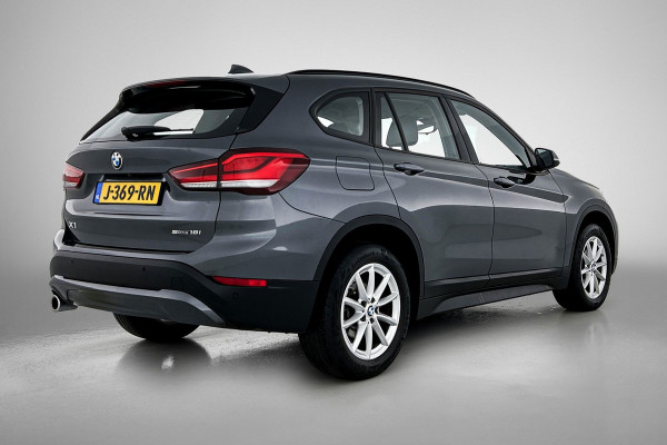 BMW X1 SDrive18i Executive Edition (GROOT-NAVIGATIE, CARPLAY, CAMERA, HEAD-UP, CLIMA, 1e EIGENAAR, GOED ONDERHOUDEN) BMW X1 SDrive18i Executive Edition (GROOT-NAVIGATIE, CARPLAY, CAMERA, HEAD-UP, CLIMA, 1e EIGENAAR, GOED ONDERHOUDEN)