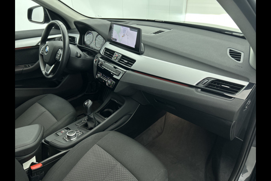 BMW X1 SDrive18i Executive Edition (GROOT-NAVIGATIE, CARPLAY, CAMERA, HEAD-UP, CLIMA, 1e EIGENAAR, GOED ONDERHOUDEN) BMW X1 SDrive18i Executive Edition (GROOT-NAVIGATIE, CARPLAY, CAMERA, HEAD-UP, CLIMA, 1e EIGENAAR, GOED ONDERHOUDEN)