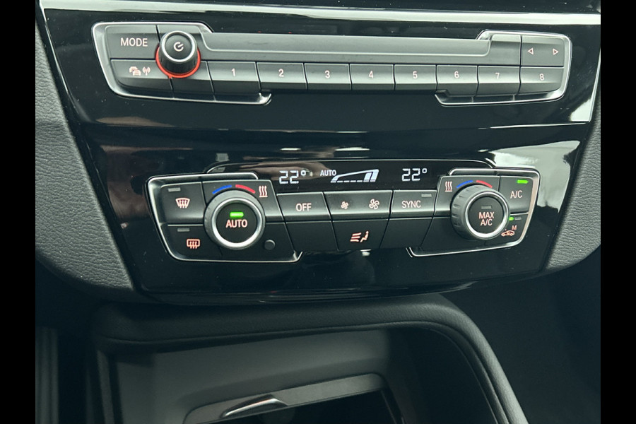 BMW X1 SDrive18i Executive Edition (GROOT-NAVIGATIE, CARPLAY, CAMERA, HEAD-UP, CLIMA, 1e EIGENAAR, GOED ONDERHOUDEN) BMW X1 SDrive18i Executive Edition (GROOT-NAVIGATIE, CARPLAY, CAMERA, HEAD-UP, CLIMA, 1e EIGENAAR, GOED ONDERHOUDEN)