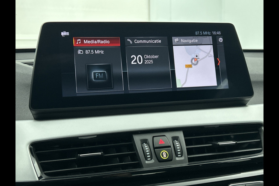 BMW X1 SDrive18i Executive Edition (GROOT-NAVIGATIE, CARPLAY, CAMERA, HEAD-UP, CLIMA, 1e EIGENAAR, GOED ONDERHOUDEN) BMW X1 SDrive18i Executive Edition (GROOT-NAVIGATIE, CARPLAY, CAMERA, HEAD-UP, CLIMA, 1e EIGENAAR, GOED ONDERHOUDEN)