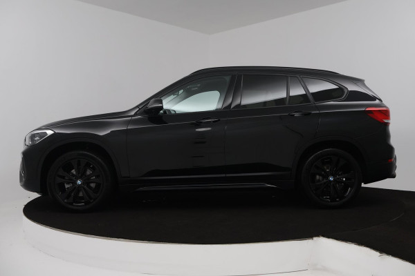 BMW X1 SDrive18i Business Edition (NAVIGATIE, STOELVERWARMING, HEAD-UP, SFEEVERLICHTING, 1e EIGENAAR, DEALER ONDERHOUDEN) BMW X1 SDrive18i Business Edition (NAVIGATIE, STOELVERWARMING, HEAD-UP, SFEEVERLICHTING, 1e EIGENAAR, DEALER ONDERHOUDEN)