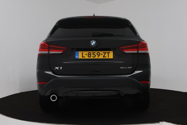 BMW X1 SDrive18i Business Edition (NAVIGATIE, STOELVERWARMING, HEAD-UP, SFEEVERLICHTING, 1e EIGENAAR, DEALER ONDERHOUDEN) BMW X1 SDrive18i Business Edition (NAVIGATIE, STOELVERWARMING, HEAD-UP, SFEEVERLICHTING, 1e EIGENAAR, DEALER ONDERHOUDEN)