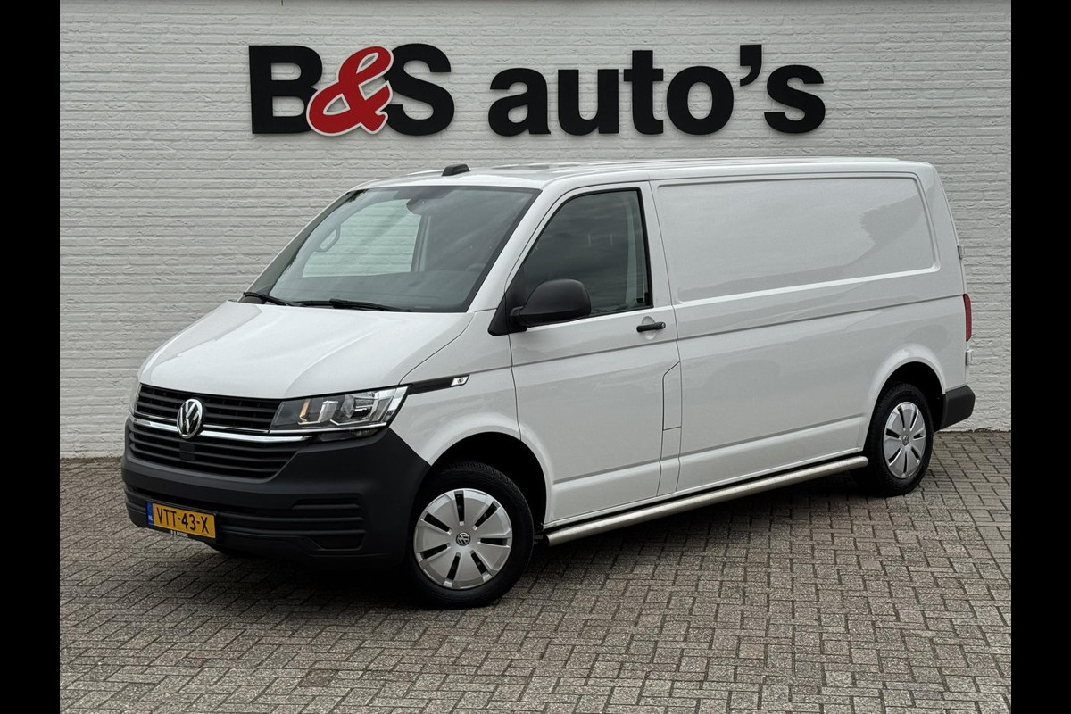 Volkswagen Transporter 2.0 TDI L2H1 Navigatie Trekhaak Carplay Cruise Airco Lat om lat 4 Seizoenen banden