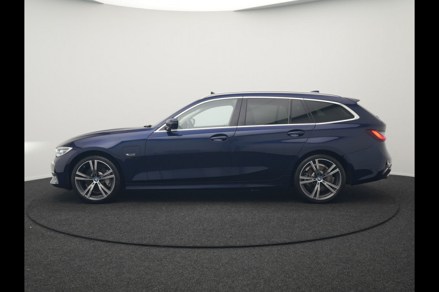 BMW 3 Serie Touring 330e Luxury Line Plug In Hybrid 293pk Dealer O.H PHEV | Panodak | Adaptive Cruise | 360 Camera | Lederen Sportstoelen Memory & Verwarmd | Harman & Kardon |  Apple Carplay | Sfeerverlichting | Blis | Virtual | Navigatie | DAB | 19"L.M | BMW 3 Serie Touring 330e Luxury Line Plug In Hybrid 293pk Dealer O.H PHEV | Panodak | Adaptive Cruise | 360 Camera | Lederen Sportstoelen Memory & Verwarmd | Harman & Kardon |  Apple Carplay | Sfeerverlichting | Blis | Virtual | Navigatie | DAB | 19"L.M |