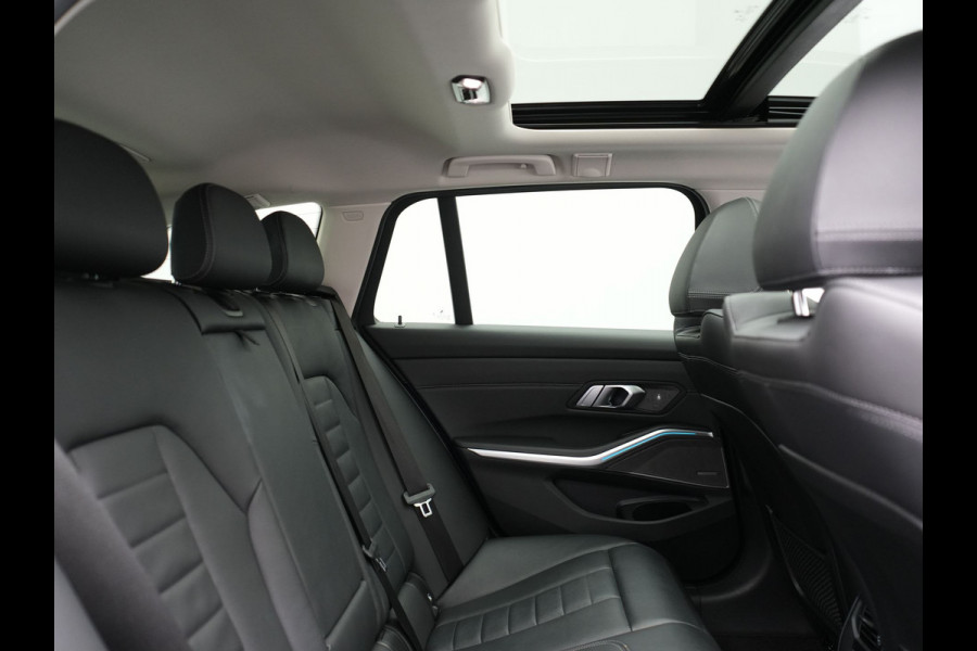 BMW 3 Serie Touring 330e Luxury Line Plug In Hybrid 293pk Dealer O.H PHEV | Panodak | Adaptive Cruise | 360 Camera | Lederen Sportstoelen Memory & Verwarmd | Harman & Kardon |  Apple Carplay | Sfeerverlichting | Blis | Virtual | Navigatie | DAB | 19"L.M | BMW 3 Serie Touring 330e Luxury Line Plug In Hybrid 293pk Dealer O.H PHEV | Panodak | Adaptive Cruise | 360 Camera | Lederen Sportstoelen Memory & Verwarmd | Harman & Kardon |  Apple Carplay | Sfeerverlichting | Blis | Virtual | Navigatie | DAB | 19"L.M |