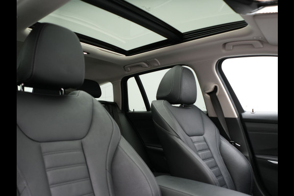 BMW 3 Serie Touring 330e Luxury Line Plug In Hybrid 293pk Dealer O.H PHEV | Panodak | Adaptive Cruise | 360 Camera | Lederen Sportstoelen Memory & Verwarmd | Harman & Kardon |  Apple Carplay | Sfeerverlichting | Blis | Virtual | Navigatie | DAB | 19"L.M | BMW 3 Serie Touring 330e Luxury Line Plug In Hybrid 293pk Dealer O.H PHEV | Panodak | Adaptive Cruise | 360 Camera | Lederen Sportstoelen Memory & Verwarmd | Harman & Kardon |  Apple Carplay | Sfeerverlichting | Blis | Virtual | Navigatie | DAB | 19"L.M |