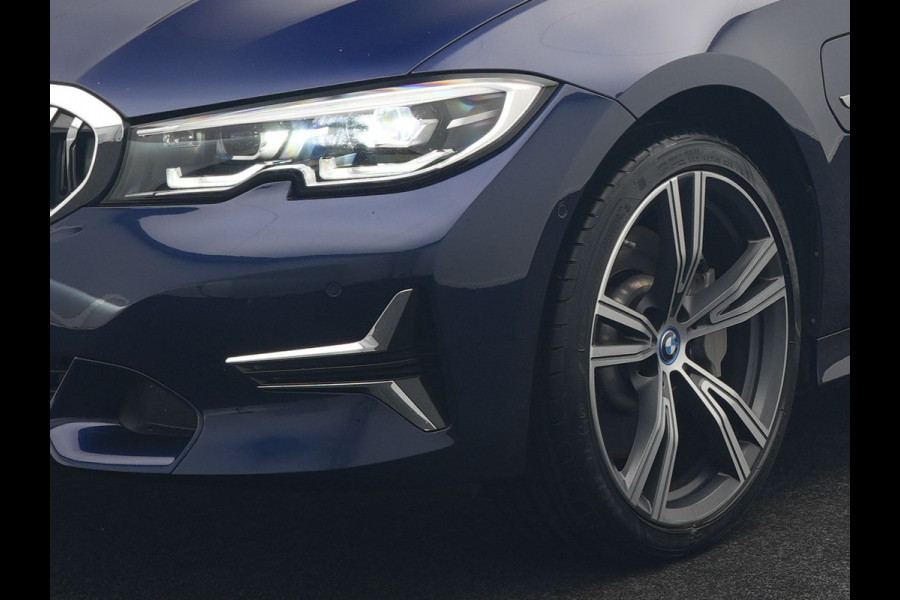 BMW 3 Serie Touring 330e Luxury Line Plug In Hybrid 293pk Dealer O.H PHEV | Panodak | Adaptive Cruise | 360 Camera | Lederen Sportstoelen Memory & Verwarmd | Harman & Kardon |  Apple Carplay | Sfeerverlichting | Blis | Virtual | Navigatie | DAB | 19"L.M | BMW 3 Serie Touring 330e Luxury Line Plug In Hybrid 293pk Dealer O.H PHEV | Panodak | Adaptive Cruise | 360 Camera | Lederen Sportstoelen Memory & Verwarmd | Harman & Kardon |  Apple Carplay | Sfeerverlichting | Blis | Virtual | Navigatie | DAB | 19"L.M |