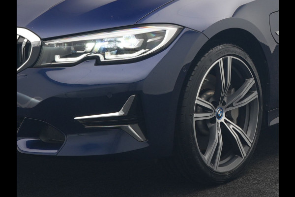 BMW 3 Serie Touring 330e Luxury Line Plug In Hybrid 293pk Dealer O.H PHEV | Panodak | Adaptive Cruise | 360 Camera | Lederen Sportstoelen Memory & Verwarmd | Harman & Kardon |  Apple Carplay | Sfeerverlichting | Blis | Virtual | Navigatie | DAB | 19"L.M | BMW 3 Serie Touring 330e Luxury Line Plug In Hybrid 293pk Dealer O.H PHEV | Panodak | Adaptive Cruise | 360 Camera | Lederen Sportstoelen Memory & Verwarmd | Harman & Kardon |  Apple Carplay | Sfeerverlichting | Blis | Virtual | Navigatie | DAB | 19"L.M |