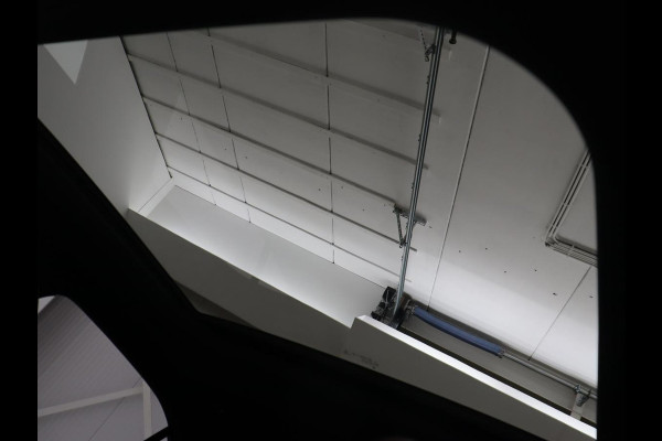 Mercedes-Benz A-Klasse 200 AMG | Panoramadak | Trekhaak | Carplay | Adaptive cruise | Stoelverwarming | Camera | Leder/Alcantara | Navigatie | Full LED | Sfeerverlichting | Park Assist