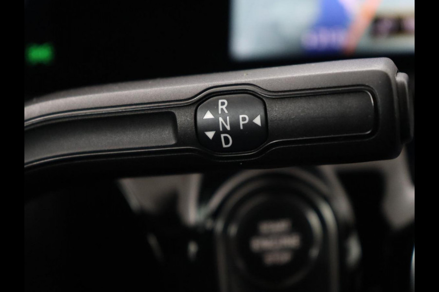 Mercedes-Benz A-Klasse 200 AMG | Panoramadak | Trekhaak | Carplay | Adaptive cruise | Stoelverwarming | Camera | Leder/Alcantara | Navigatie | Full LED | Sfeerverlichting | Park Assist