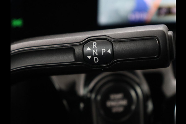 Mercedes-Benz A-Klasse 200 AMG | Panoramadak | Trekhaak | Carplay | Adaptive cruise | Stoelverwarming | Camera | Leder/Alcantara | Navigatie | Full LED | Sfeerverlichting | Park Assist