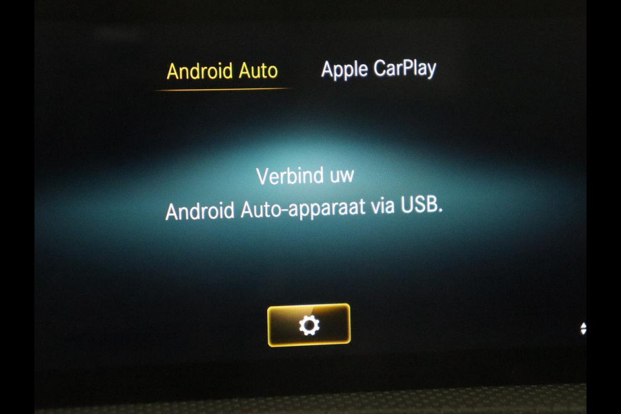 Mercedes-Benz A-Klasse 200 AMG | Panoramadak | Trekhaak | Carplay | Adaptive cruise | Stoelverwarming | Camera | Leder/Alcantara | Navigatie | Full LED | Sfeerverlichting | Park Assist