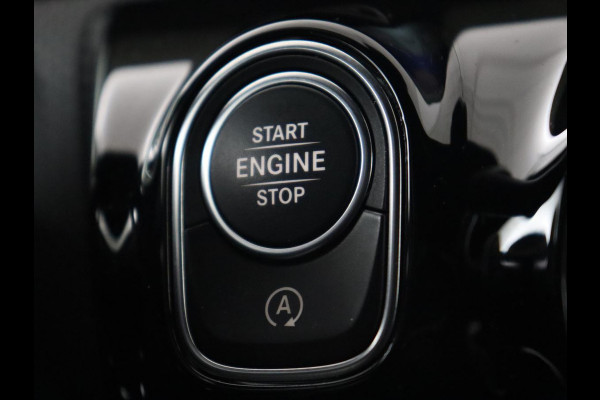 Mercedes-Benz A-Klasse 200 AMG | Panoramadak | Trekhaak | Carplay | Adaptive cruise | Stoelverwarming | Camera | Leder/Alcantara | Navigatie | Full LED | Sfeerverlichting | Park Assist