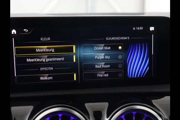 Mercedes-Benz A-Klasse 200 AMG | Panoramadak | Trekhaak | Carplay | Adaptive cruise | Stoelverwarming | Camera | Leder/Alcantara | Navigatie | Full LED | Sfeerverlichting | Park Assist