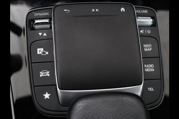 Mercedes-Benz A-Klasse 200 AMG | Panoramadak | Trekhaak | Carplay | Adaptive cruise | Stoelverwarming | Camera | Leder/Alcantara | Navigatie | Full LED | Sfeerverlichting | Park Assist
