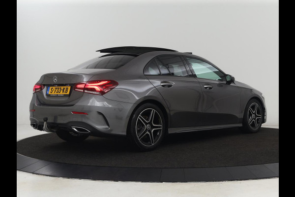 Mercedes-Benz A-Klasse 200 AMG | Panoramadak | Trekhaak | Carplay | Adaptive cruise | Stoelverwarming | Camera | Leder/Alcantara | Navigatie | Full LED | Sfeerverlichting | Park Assist