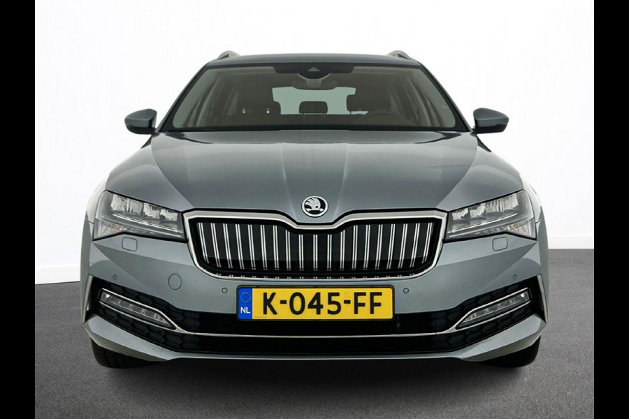 Škoda Superb Combi 1.4 TSI iV Business Edition Plus PHEV Airco ECC Navi Carplay Adaptive Cruise 18" LM Velgen Leder/Alcantara Virtual Cockpit El Achterklep Full LED Stoelverwarming Škoda Superb Combi 1.4 TSI iV Business Edition Plus PHEV Airco ECC Navi Carplay Adaptive Cruise 18" LM Velgen Leder/Alcantara Virtual Cockpit El Achterklep Full LED Stoelverwarming