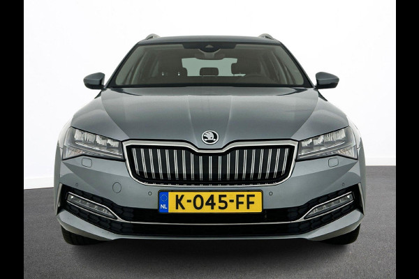 Škoda Superb Combi 1.4 TSI iV Business Edition Plus PHEV Airco ECC Navi Carplay Adaptive Cruise 18" LM Velgen Leder/Alcantara Virtual Cockpit El Achterklep Full LED Stoelverwarming Škoda Superb Combi 1.4 TSI iV Business Edition Plus PHEV Airco ECC Navi Carplay Adaptive Cruise 18" LM Velgen Leder/Alcantara Virtual Cockpit El Achterklep Full LED Stoelverwarming