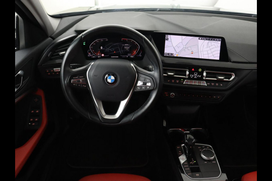 BMW 1-serie 116d High Executive | Sport Line | Leder | Stoelverwarming | Carplay | Sportstoelen | Navigatie | Parkeerhulp | Live Cockpit | Climate control | Full LED | Cruise control BMW 1-serie 116d High Executive | Sport Line | Leder | Stoelverwarming | Carplay | Sportstoelen | Navigatie | Parkeerhulp | Live Cockpit | Climate control | Full LED | Cruise control