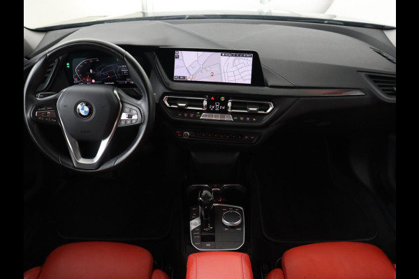 BMW 1-serie 116d High Executive | Sport Line | Leder | Stoelverwarming | Carplay | Sportstoelen | Navigatie | Parkeerhulp | Live Cockpit | Climate control | Full LED | Cruise control BMW 1-serie 116d High Executive | Sport Line | Leder | Stoelverwarming | Carplay | Sportstoelen | Navigatie | Parkeerhulp | Live Cockpit | Climate control | Full LED | Cruise control