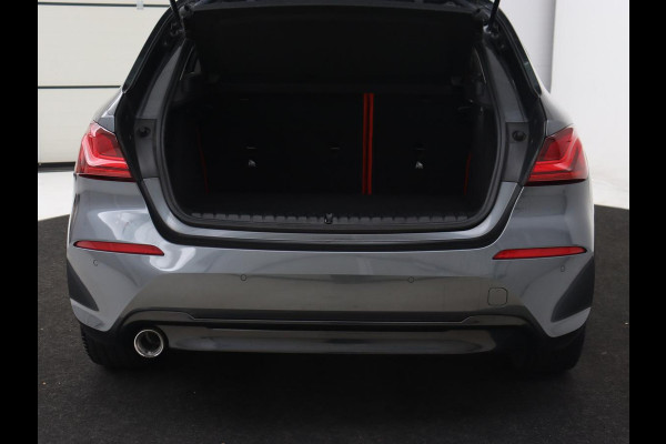 BMW 1-serie 116d High Executive | Sport Line | Leder | Stoelverwarming | Carplay | Sportstoelen | Navigatie | Parkeerhulp | Live Cockpit | Climate control | Full LED | Cruise control BMW 1-serie 116d High Executive | Sport Line | Leder | Stoelverwarming | Carplay | Sportstoelen | Navigatie | Parkeerhulp | Live Cockpit | Climate control | Full LED | Cruise control