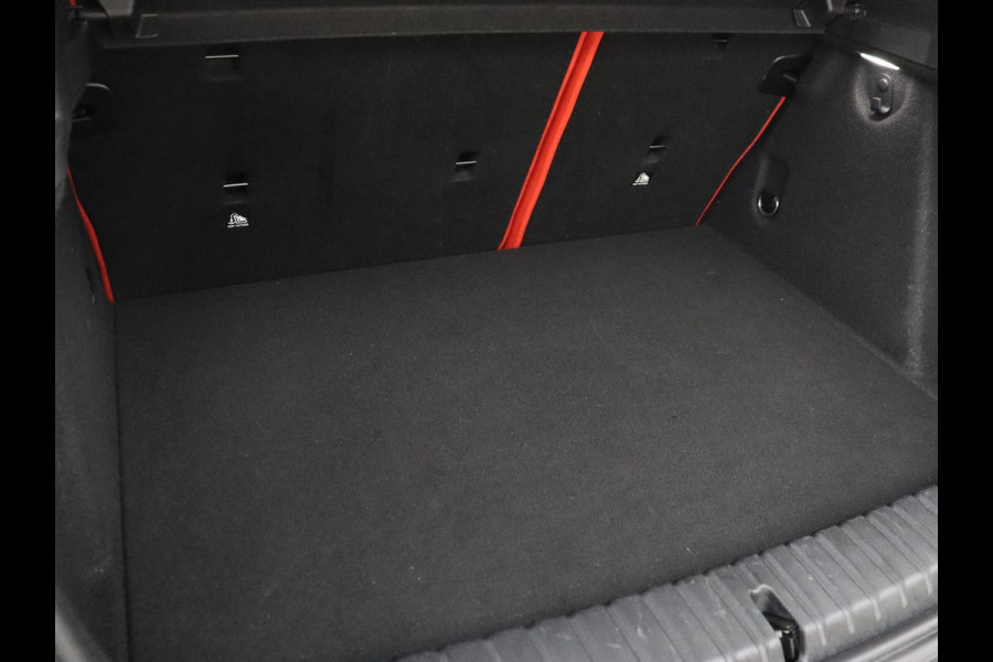 BMW 1-serie 116d High Executive | Sport Line | Leder | Stoelverwarming | Carplay | Sportstoelen | Navigatie | Parkeerhulp | Live Cockpit | Climate control | Full LED | Cruise control BMW 1-serie 116d High Executive | Sport Line | Leder | Stoelverwarming | Carplay | Sportstoelen | Navigatie | Parkeerhulp | Live Cockpit | Climate control | Full LED | Cruise control