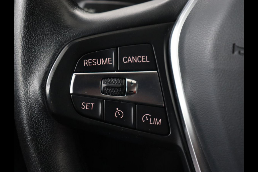 BMW 1-serie 116d High Executive | Sport Line | Leder | Stoelverwarming | Carplay | Sportstoelen | Navigatie | Parkeerhulp | Live Cockpit | Climate control | Full LED | Cruise control BMW 1-serie 116d High Executive | Sport Line | Leder | Stoelverwarming | Carplay | Sportstoelen | Navigatie | Parkeerhulp | Live Cockpit | Climate control | Full LED | Cruise control