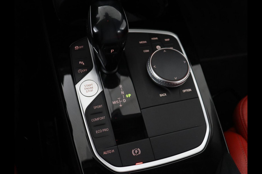 BMW 1-serie 116d High Executive | Sport Line | Leder | Stoelverwarming | Carplay | Sportstoelen | Navigatie | Parkeerhulp | Live Cockpit | Climate control | Full LED | Cruise control BMW 1-serie 116d High Executive | Sport Line | Leder | Stoelverwarming | Carplay | Sportstoelen | Navigatie | Parkeerhulp | Live Cockpit | Climate control | Full LED | Cruise control