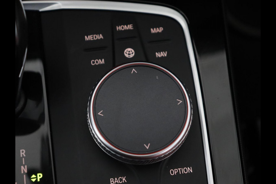 BMW 1-serie 116d High Executive | Sport Line | Leder | Stoelverwarming | Carplay | Sportstoelen | Navigatie | Parkeerhulp | Live Cockpit | Climate control | Full LED | Cruise control BMW 1-serie 116d High Executive | Sport Line | Leder | Stoelverwarming | Carplay | Sportstoelen | Navigatie | Parkeerhulp | Live Cockpit | Climate control | Full LED | Cruise control