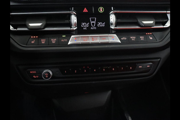 BMW 1-serie 116d High Executive | Sport Line | Leder | Stoelverwarming | Carplay | Sportstoelen | Navigatie | Parkeerhulp | Live Cockpit | Climate control | Full LED | Cruise control BMW 1-serie 116d High Executive | Sport Line | Leder | Stoelverwarming | Carplay | Sportstoelen | Navigatie | Parkeerhulp | Live Cockpit | Climate control | Full LED | Cruise control