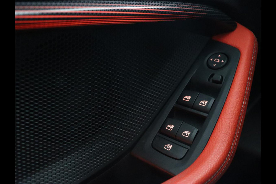 BMW 1-serie 116d High Executive | Sport Line | Leder | Stoelverwarming | Carplay | Sportstoelen | Navigatie | Parkeerhulp | Live Cockpit | Climate control | Full LED | Cruise control BMW 1-serie 116d High Executive | Sport Line | Leder | Stoelverwarming | Carplay | Sportstoelen | Navigatie | Parkeerhulp | Live Cockpit | Climate control | Full LED | Cruise control
