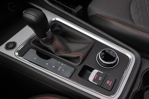 Seat Ateca 1.5 TSI FR / PANODAK / KEYLESS / ACC / CAMERA / CARPLAY