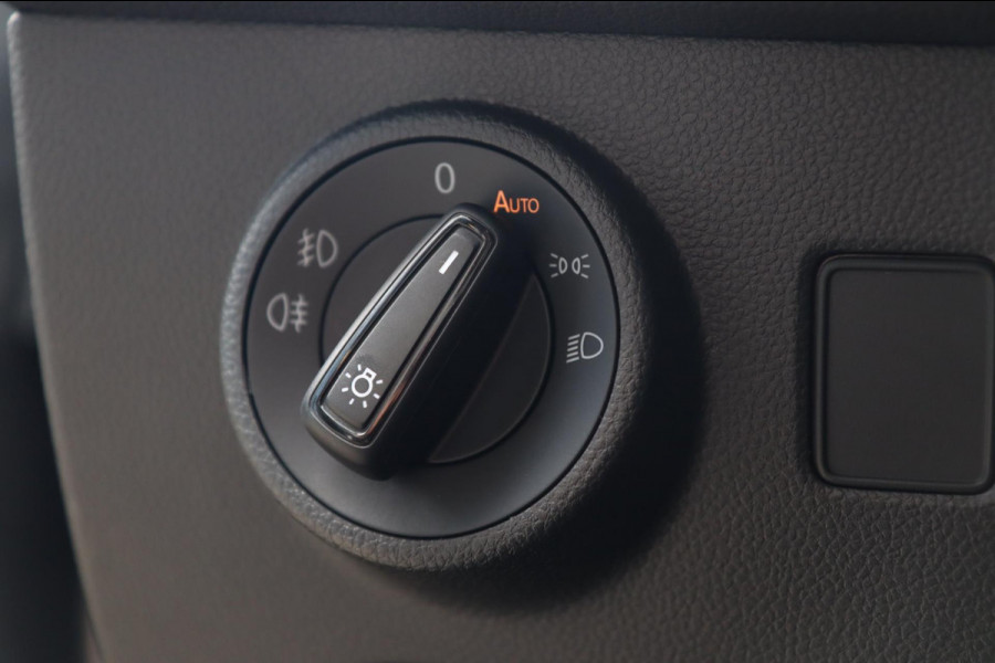 Seat Ateca 1.5 TSI FR / PANODAK / KEYLESS / ACC / CAMERA / CARPLAY