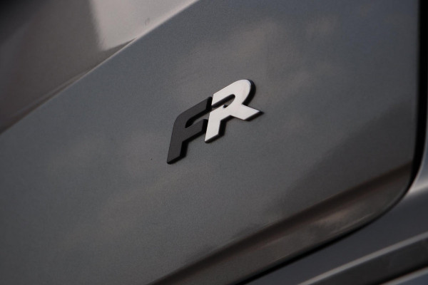 Seat Ateca 1.5 TSI FR / PANODAK / KEYLESS / ACC / CAMERA / CARPLAY